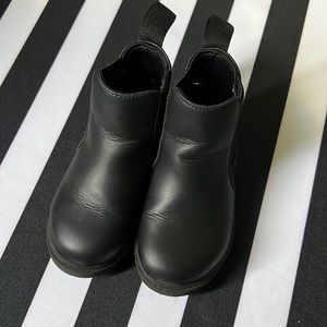 Native chelsea boots